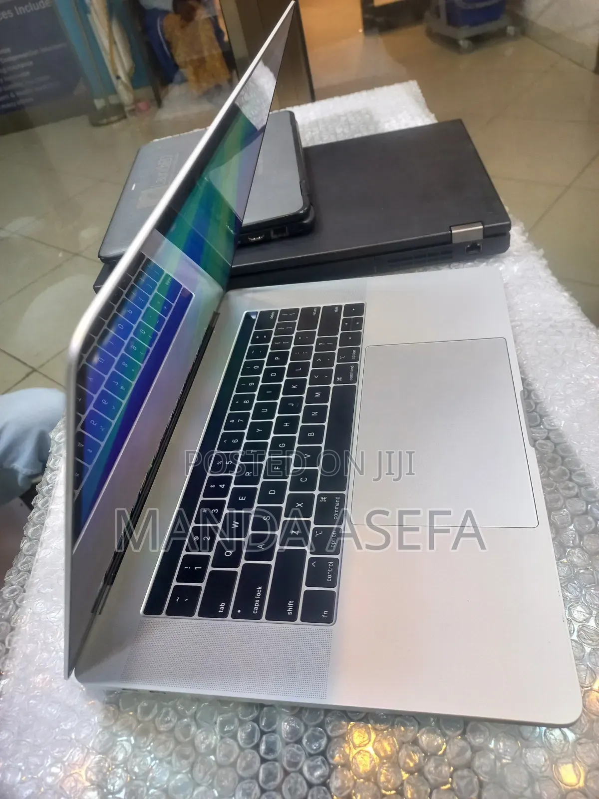 New Laptop Apple MacBook Pro 2018 16GB Intel Core i7 SSD 256GB