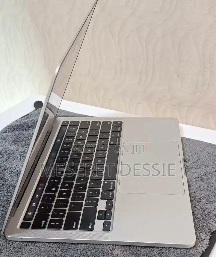 New Laptop Apple MacBook Pro 2020 16GB SSD 512GB