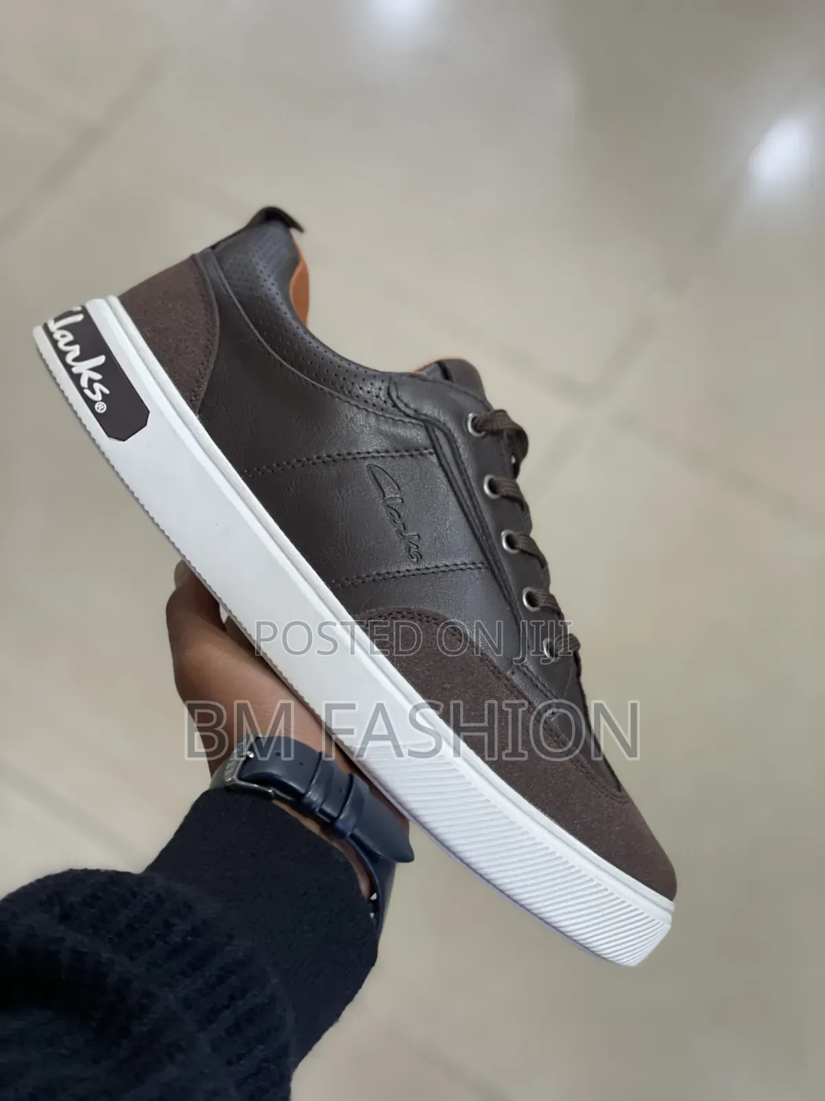 Clarks Low-Top: Casual Sophistication