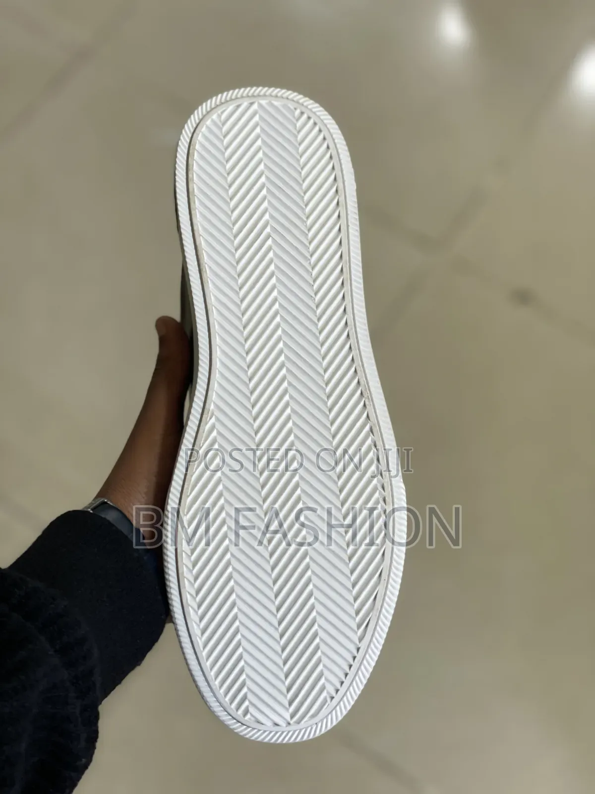 Clarks Low-Top: Casual Sophistication
