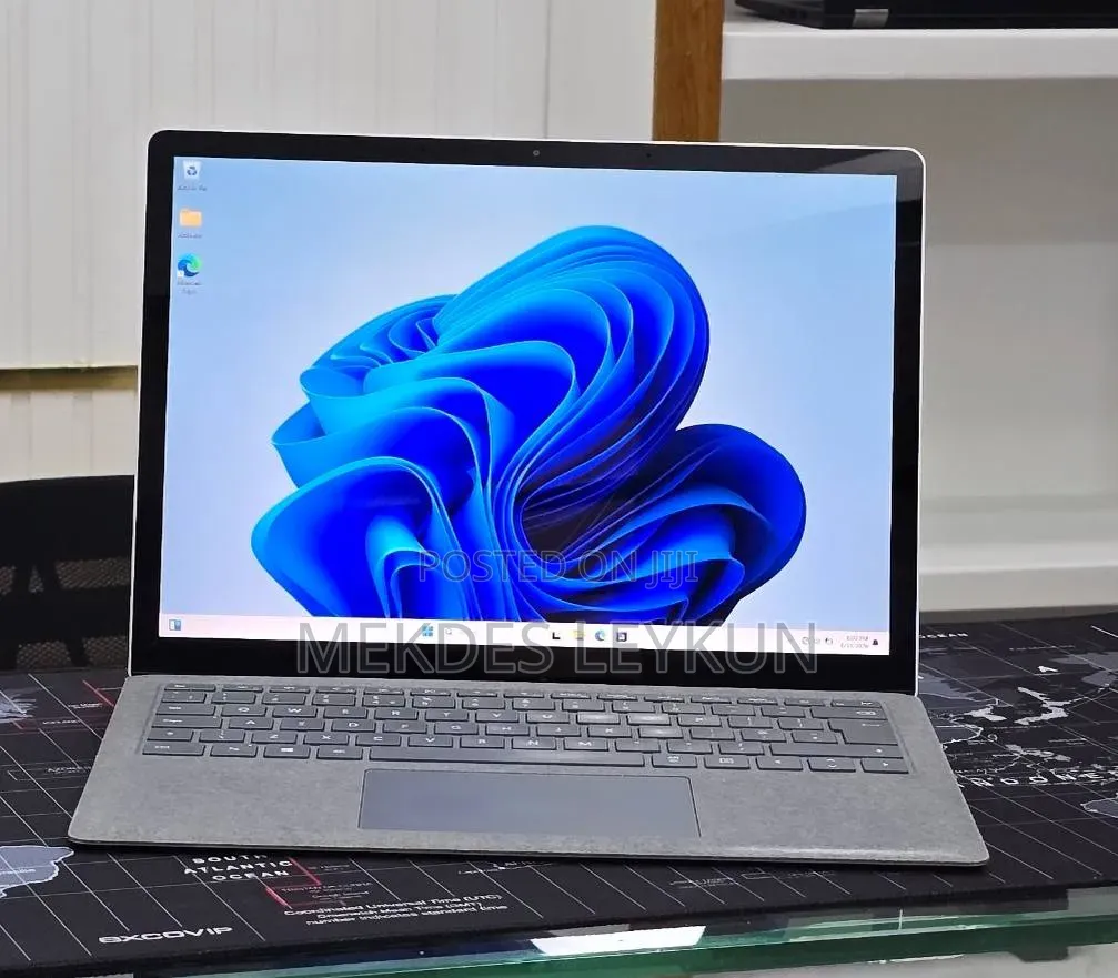 New Laptop Microsoft Surface 16GB Intel Core i7 SSD 512GB