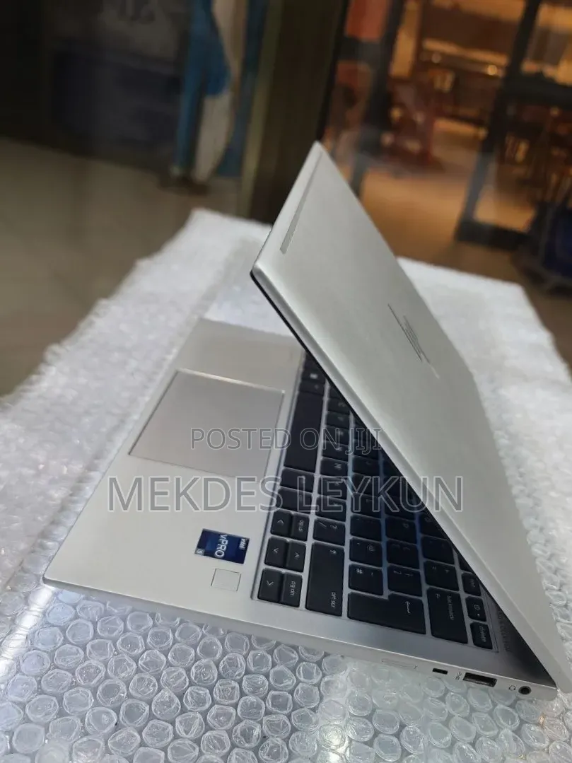New Laptop HP EliteBook 830 16GB Intel Core i5 SSD 512GB