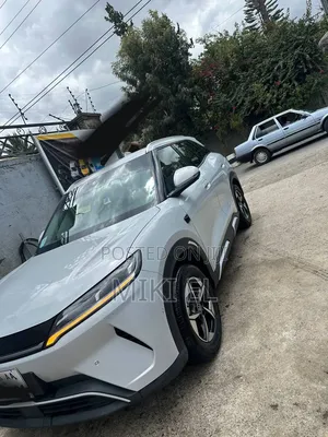 BYD Yuan Up 2025 Off white