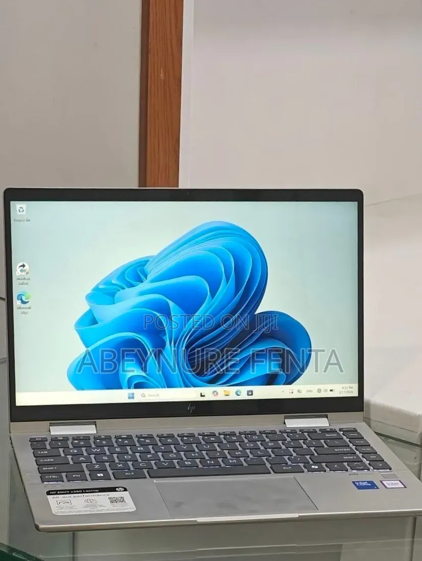 New Laptop HP OmniBook 5 Flip 8GB Intel Core i5 SSD 512GB