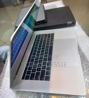 New Laptop Apple MacBook Pro 2018 16GB Intel Core i7 SSD 256GB