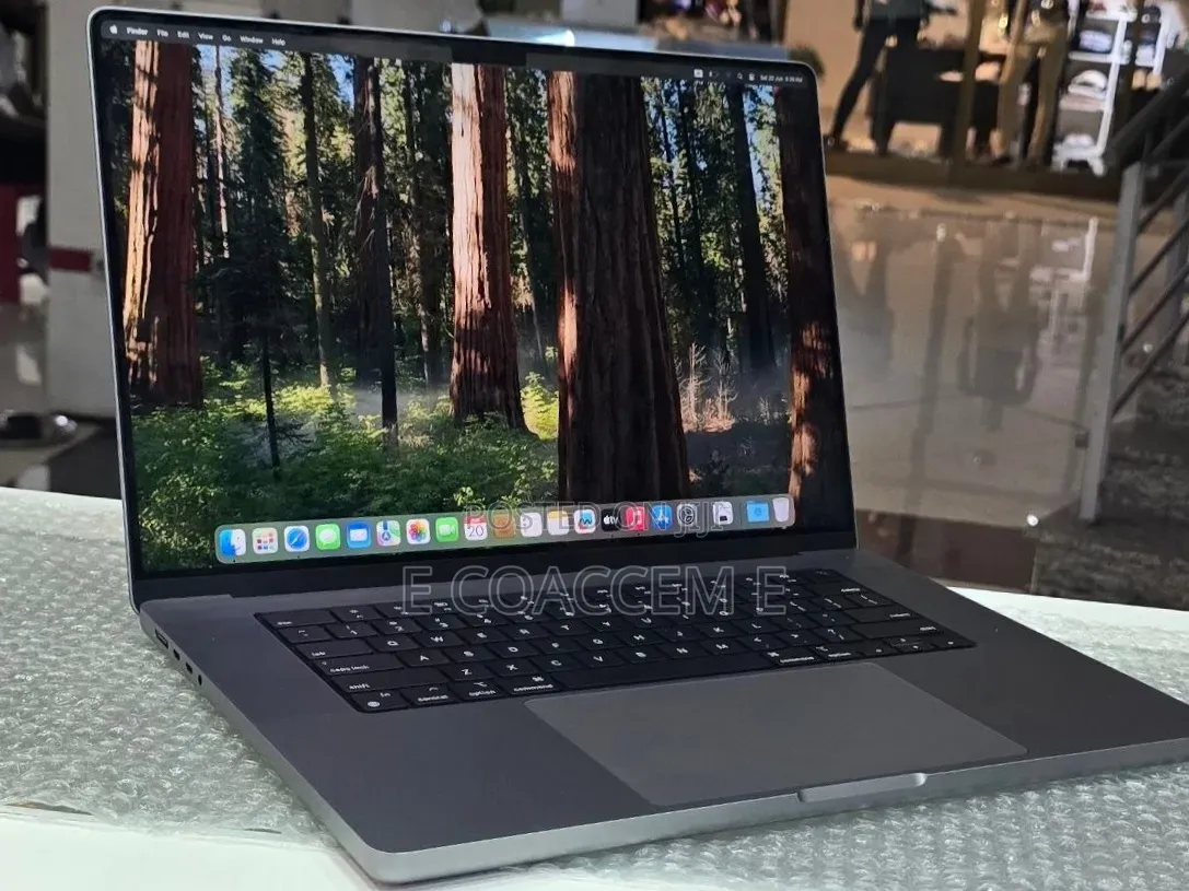 New Laptop Apple MacBook 64GB SSD 1T