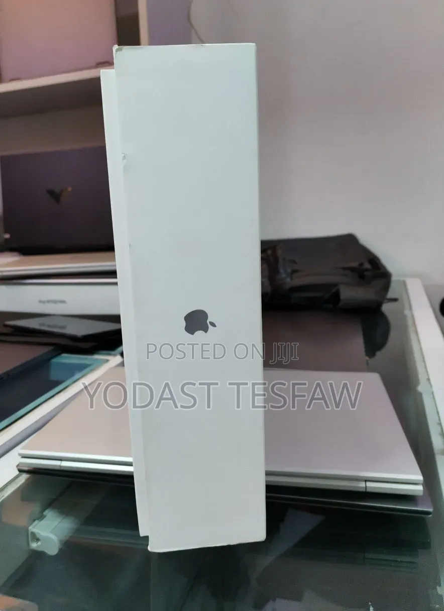 New Laptop Apple MacBook Air 2025 M4 16GB Intel Core i9 SSD 512GB