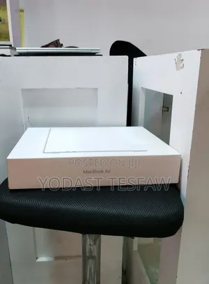 New Laptop Apple MacBook Air 2025 M4 16GB Intel Core i9 SSD 512GB
