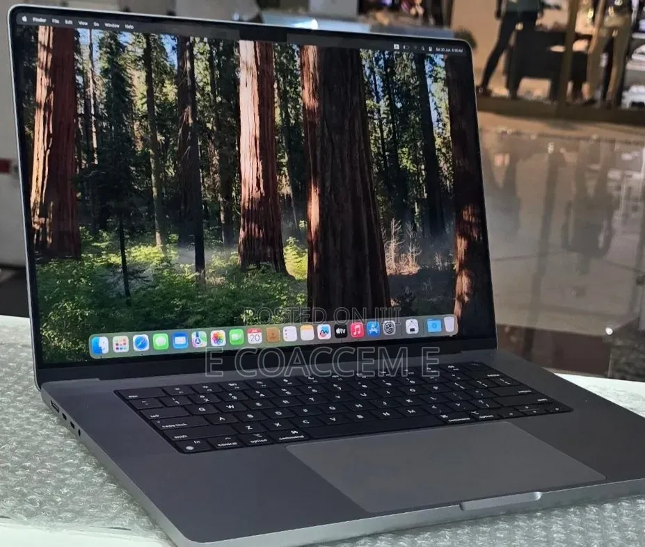 New Laptop Apple MacBook 64GB SSD 1T