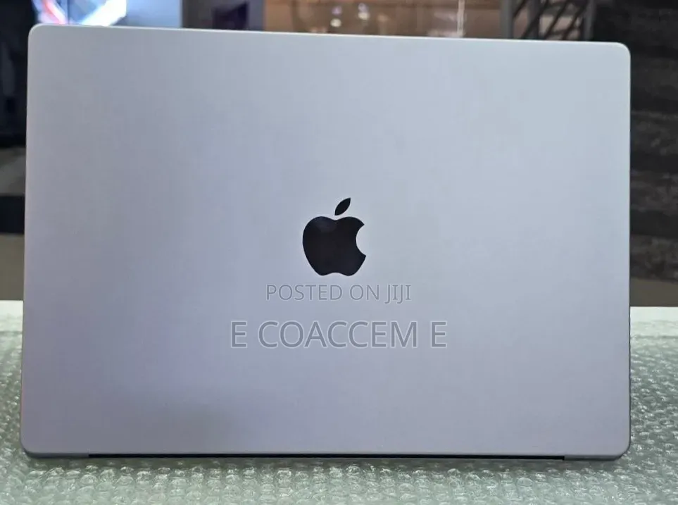 New Laptop Apple MacBook 32GB SSD 1T