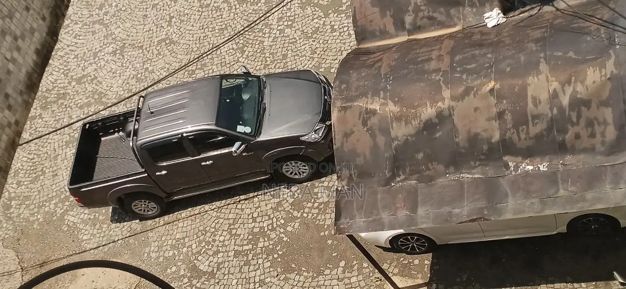 Toyota Hilux 2012 Gray