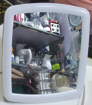 High Quality and Durability Led Light Make Up Mirror የሜካፕ መስታወት