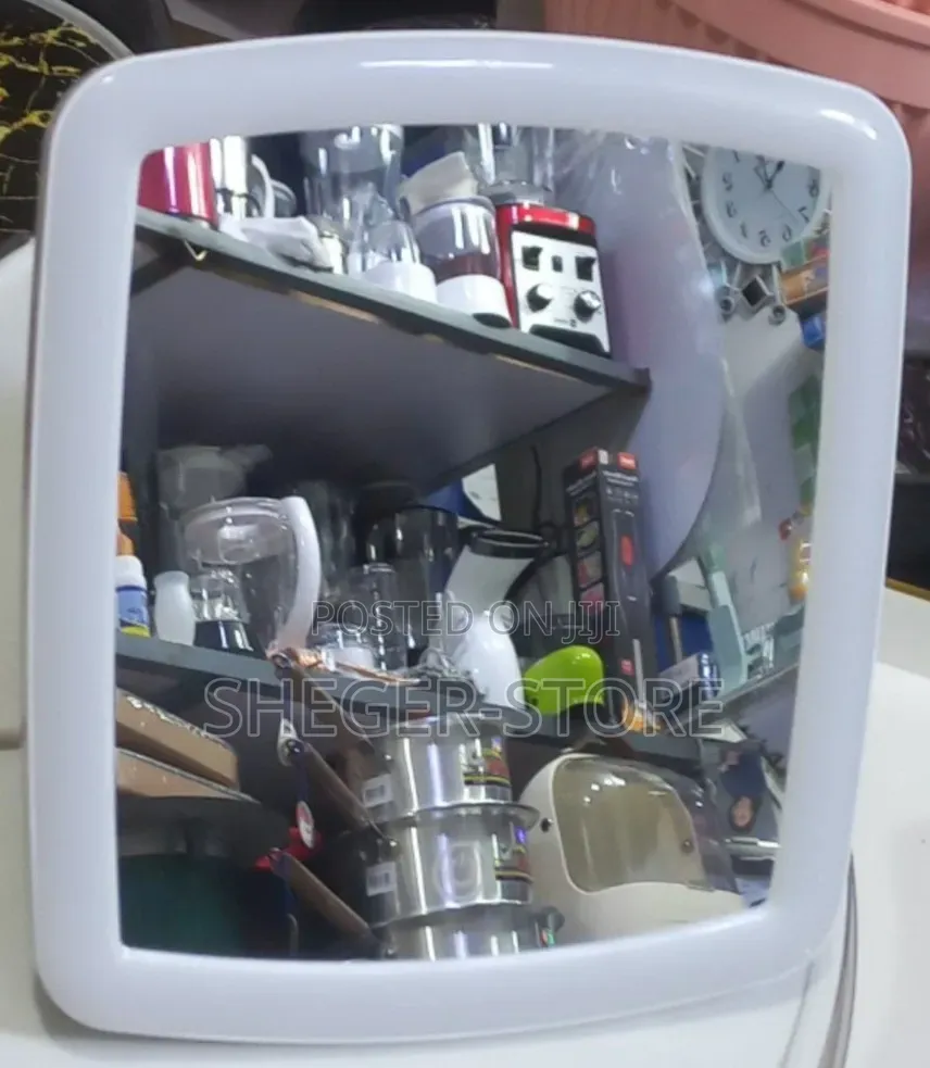 High Quality and Durability Led Light Make Up Mirror የሜካፕ መስታወት