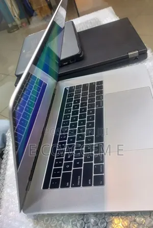 New Laptop Apple MacBook 16GB Intel Core i7 SSD 256GB