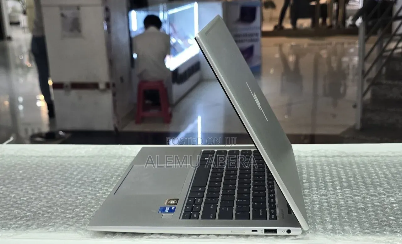 New Laptop HP EliteBook 840 G9 16GB Intel Core i5 SSD 512GB