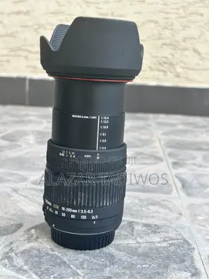 18-200mm Lens