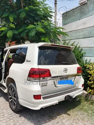 Toyota Land Cruiser 2015 White