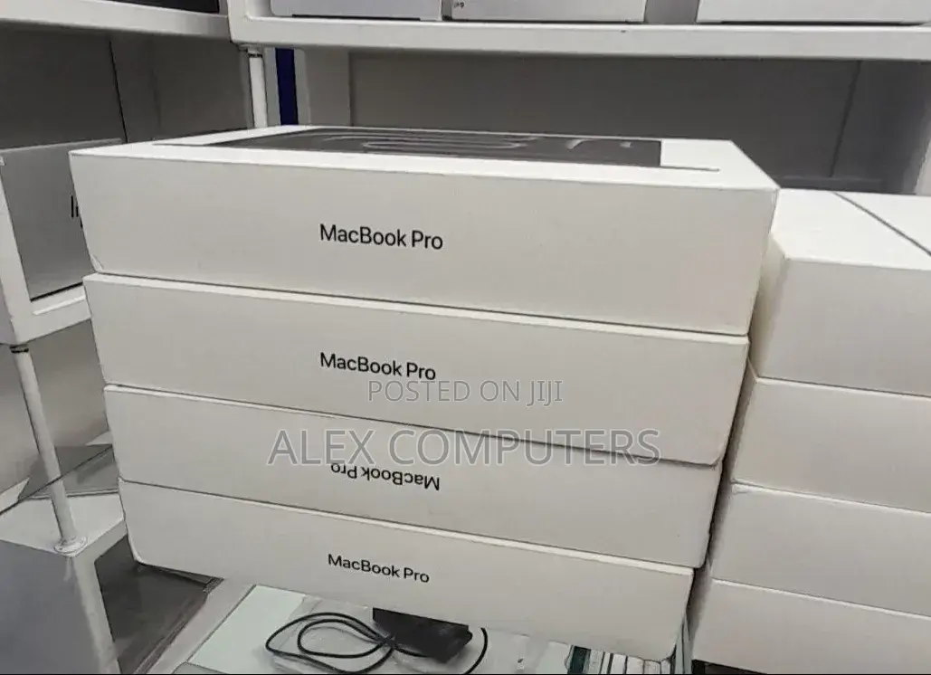 New Laptop Apple MacBook 24GB Apple M5 Pro SSD 1T