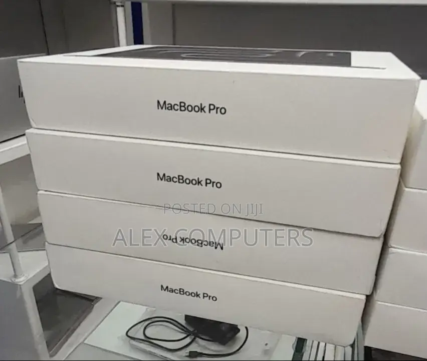 New Laptop Apple MacBook 24GB Apple M5 Pro SSD 1T