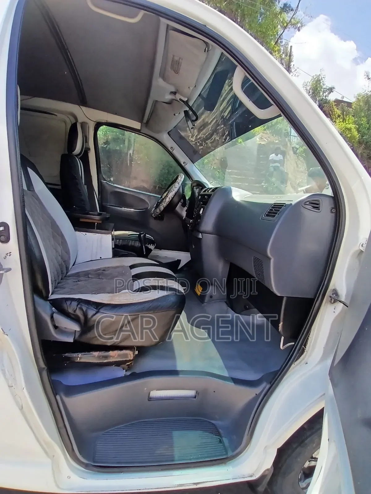 Toyota HiAce 2009 White