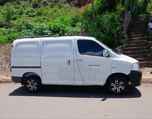 Toyota HiAce 2009 White