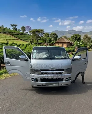 Toyota HiAce 220 2007 Silver