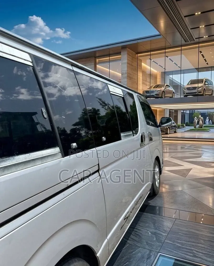Toyota HiAce 220 2007 Silver