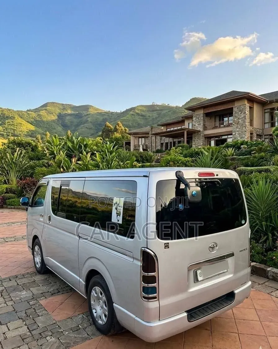 Toyota HiAce 220 2007 Silver