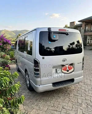 Toyota HiAce 220 2007 Silver
