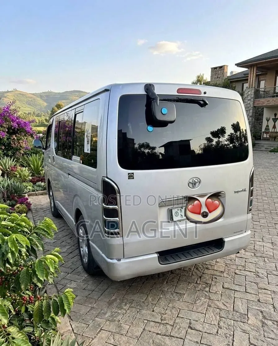 Toyota HiAce 220 2007 Silver