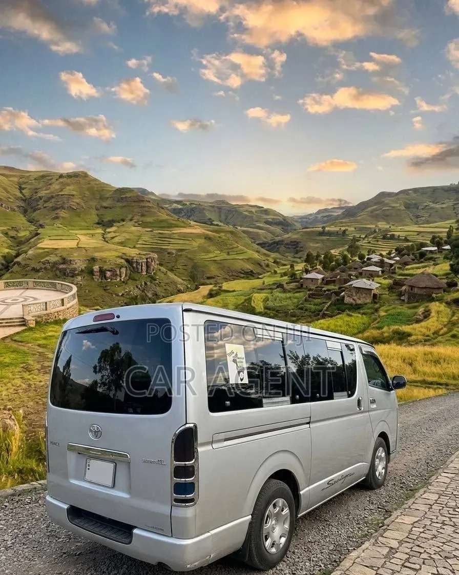 Toyota HiAce 220 2007 Silver