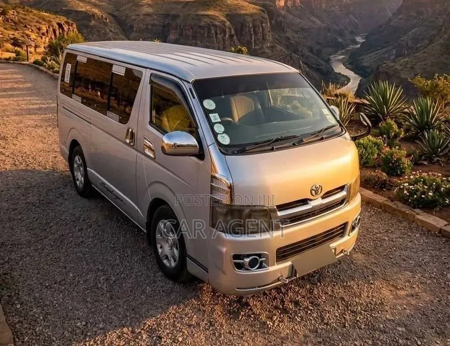 Toyota HiAce 220 2007 Silver
