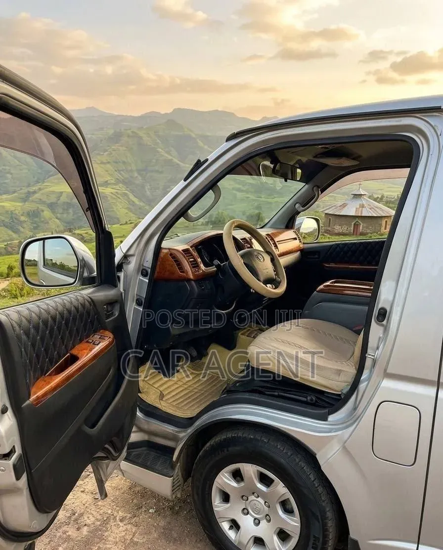Toyota HiAce 220 2007 Silver
