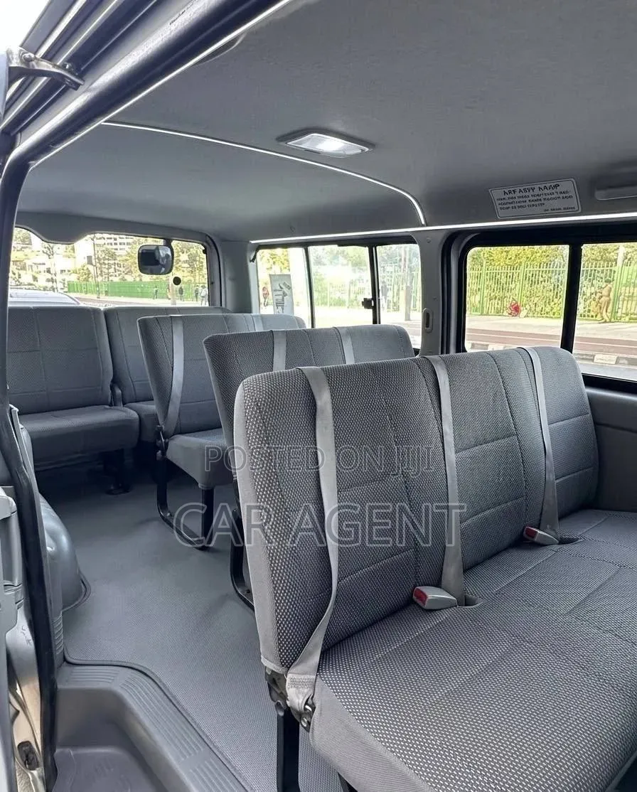 Toyota HiAce 220 2007 Silver