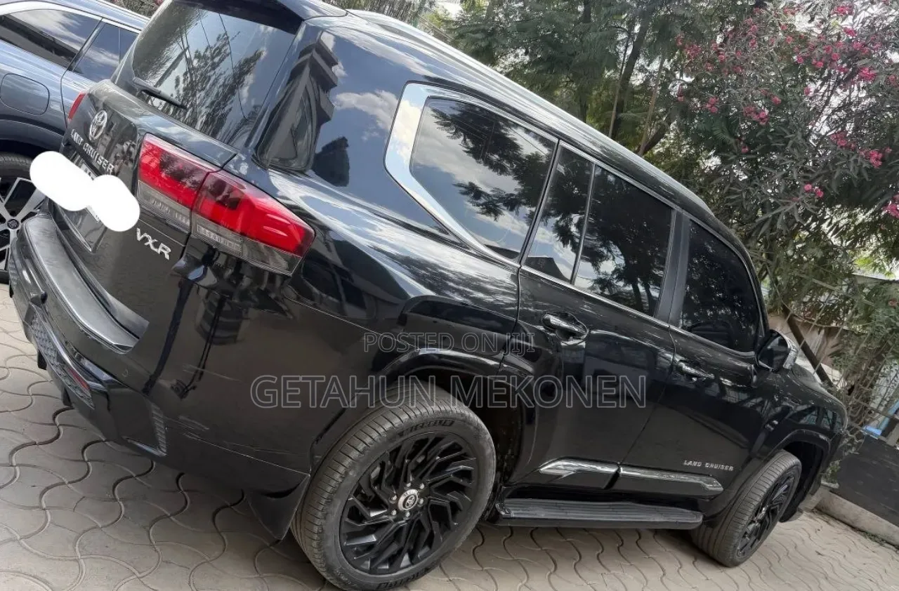 Toyota Land Cruiser 2023 Black