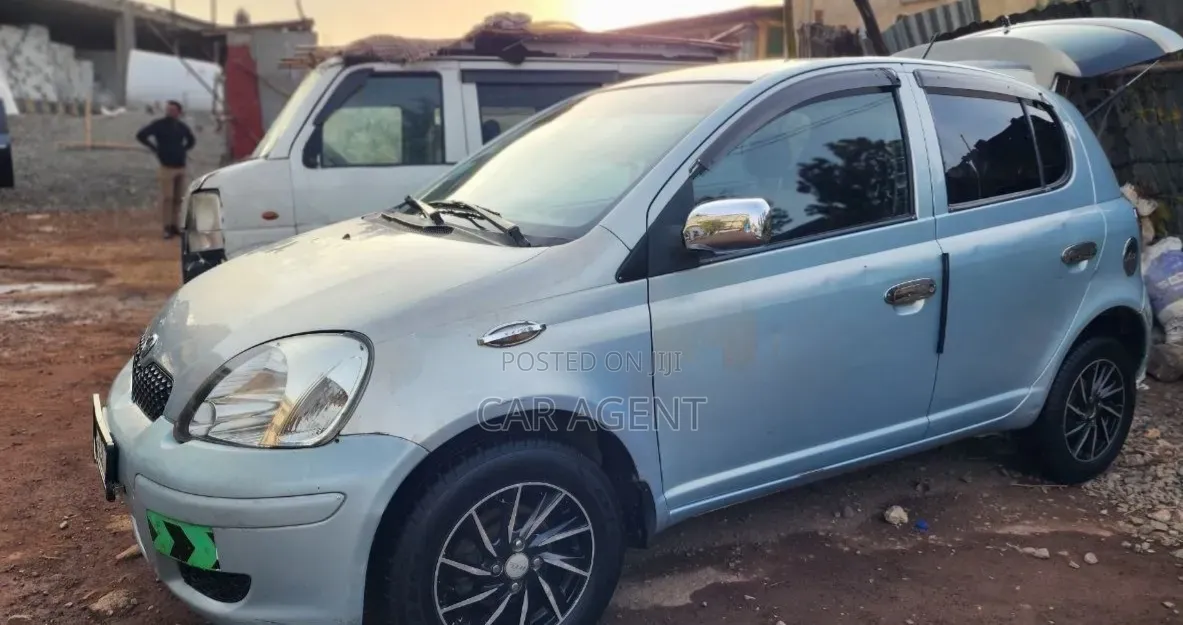 Toyota Vitz 2004 Silver