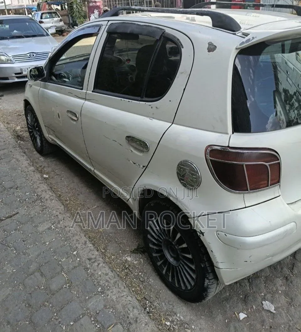 Toyota Vitz 2003 Beige