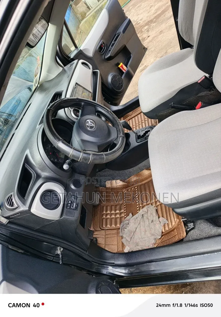 Toyota Yaris 2012 Black