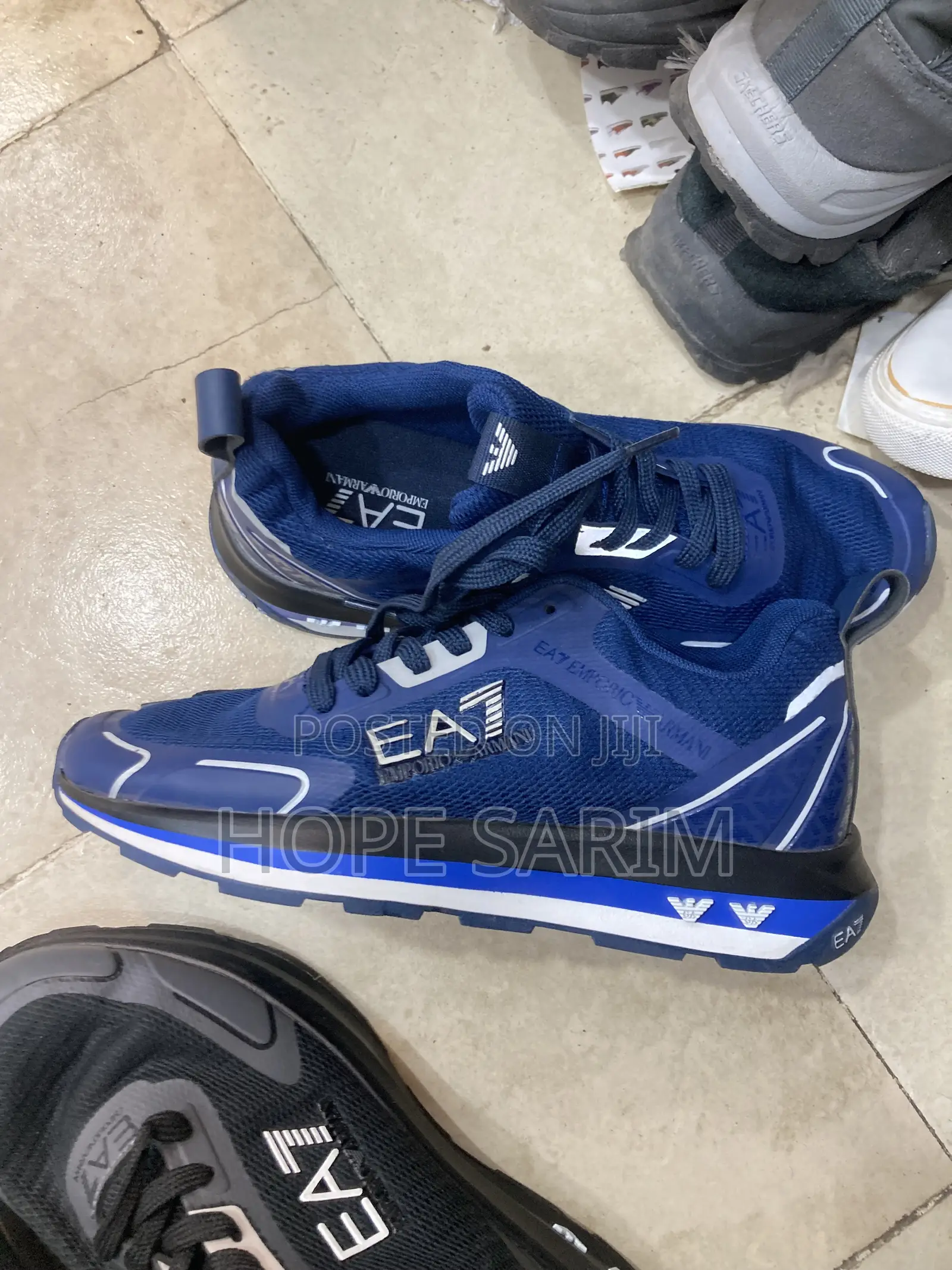 የኤምፖሪዮ አርማኒ Ea7 ጫማዎች: