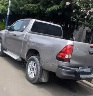 Toyota Hilux 2020 Gray
