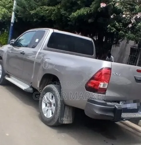 Toyota Hilux 2020 Gray