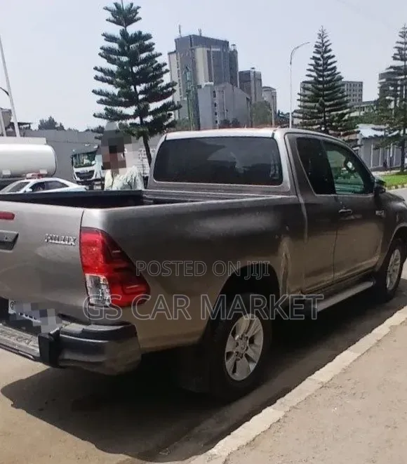 Toyota Hilux 2020 Gray