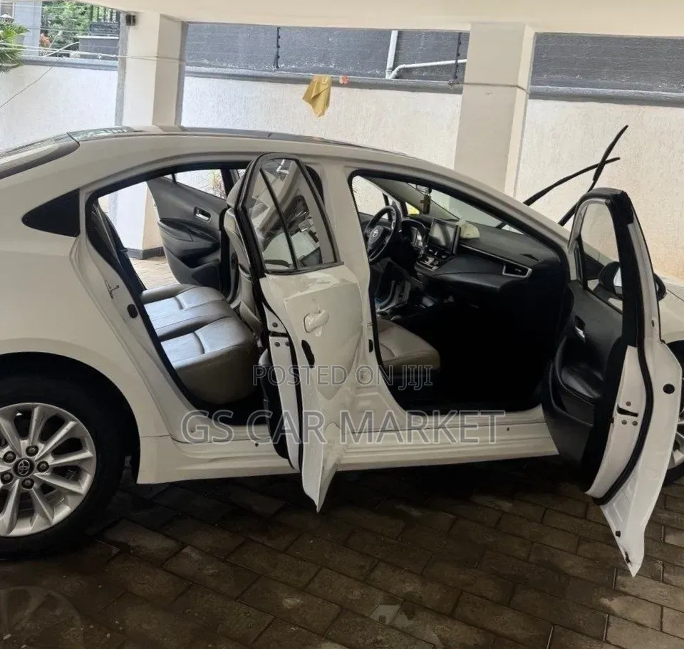 Toyota Corolla 2022 Ivory