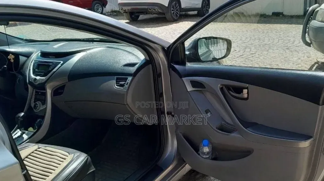 Hyundai Elantra 2012 Silver