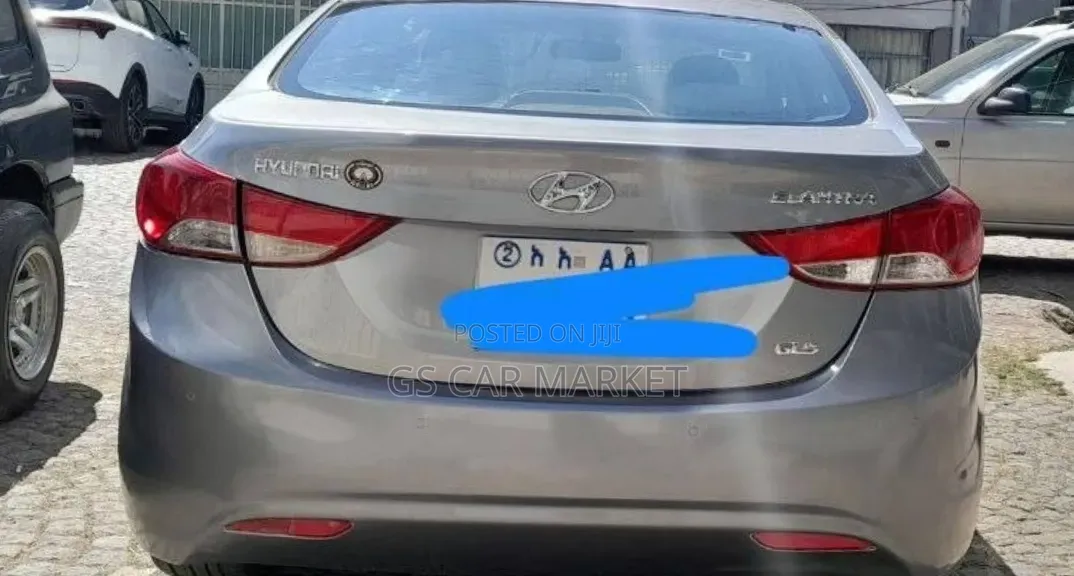 Hyundai Elantra 2012 Silver