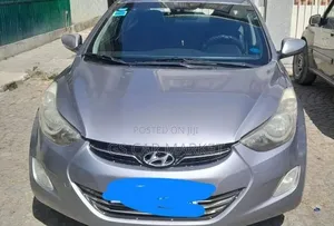 Hyundai Elantra 2012 Silver