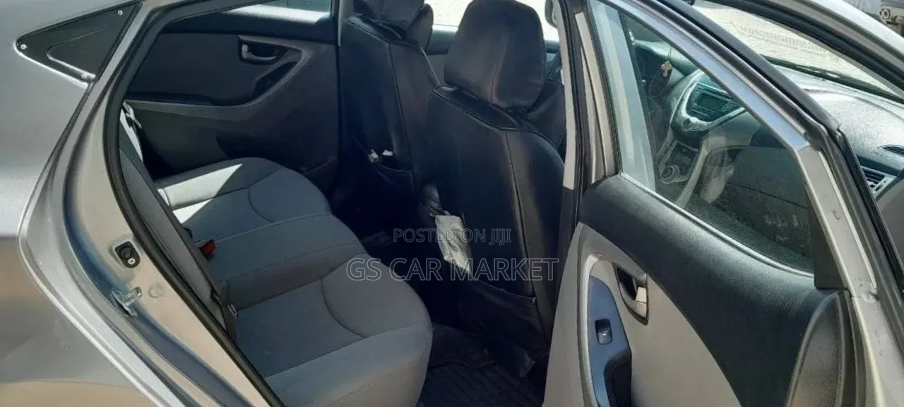 Hyundai Elantra 2012 Silver