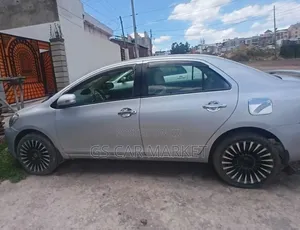 Toyota Yaris 2011 Silver