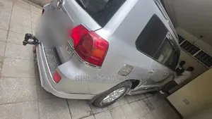 Toyota Land Cruiser 2011 Silver