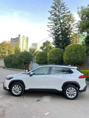 Toyota Corolla Cross Hybrid 2024 White